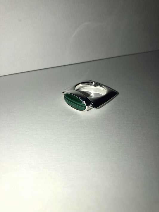 square at stone ring      /  malachite